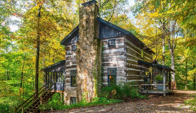 Covered Bridge Cabin | Hot Tub, Fireplace & Near Nashville 2BR, 2.5BA