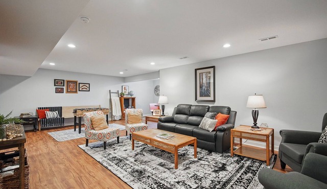 Covered Bridge Haven - 3-bedroom house with themed rooms in Winterset