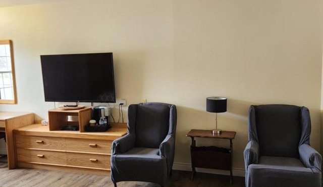 Covered Bridge Inn & Suites