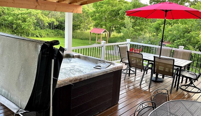 Covered Deck with Tub on 200 acres; 10 min from Ellicottville/Holiday Valley