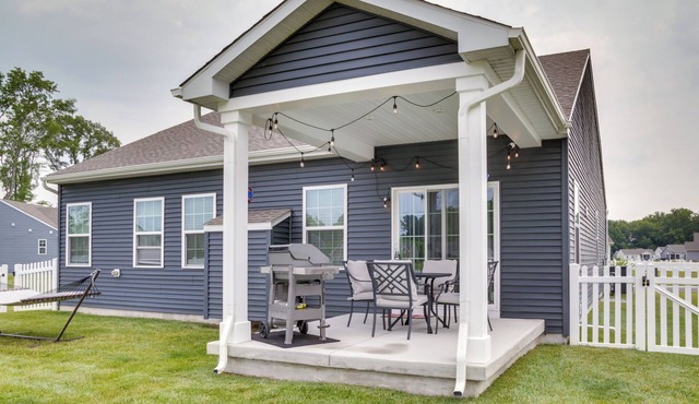 Covered Patio, Grill & Hammock: Frankford Home!