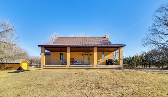 Covered Porch & Grill: 1-Acre Property in Bristow!