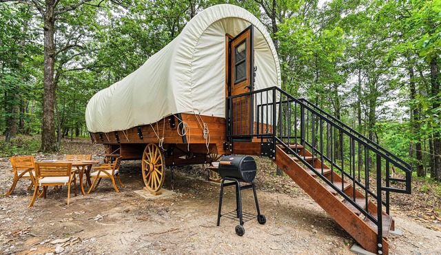 Covered Wagon Vacation Rental in Broken Bow!