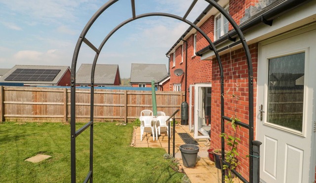 COVERT COTTAGE, family friendly, country holiday cottage in Axminster