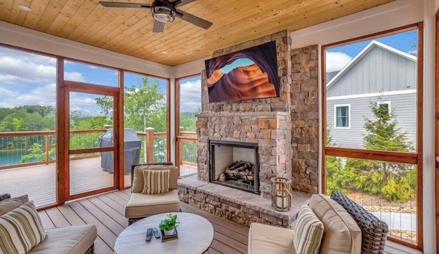 Coveside Spacious 5BR Waterfront Home