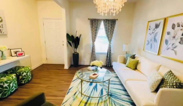 Covington Serenity Retreat – Stylish 4BR, Modern Space Perfect for Families