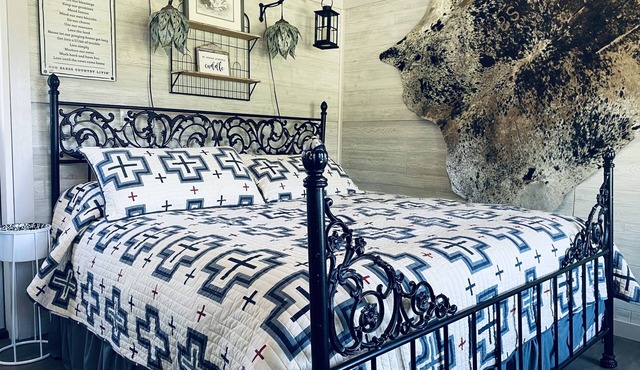 Cow Camp: A Quiet Cozy Cottage w Mountain Vistas & A River Runs Through It