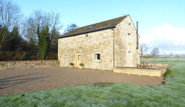 COW HILL LAITH BARN, pet friendly in Bolton-By-Bowland