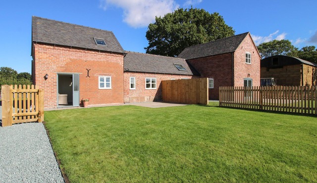 COW'OUSE, pet friendly, character holiday cottage in Shawbury