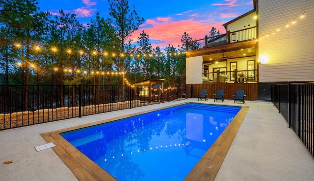 Cowabunga Cabin - Pool, Hot Tub, Play Park, Outdoor Kitchen, Shuffleboard