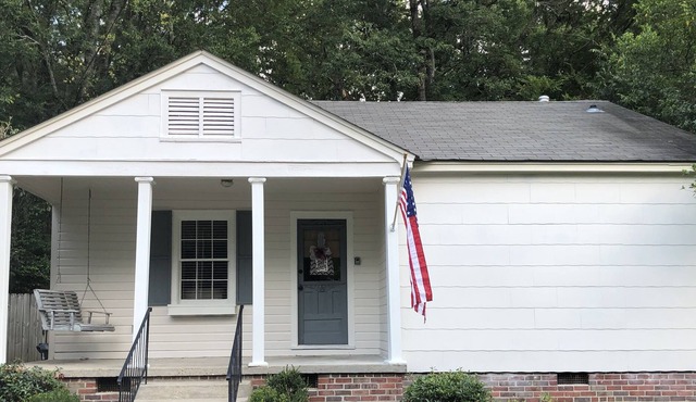 Cowbell Cottage, 2 BR, Downtown, Close to Campus, Walk to Campus