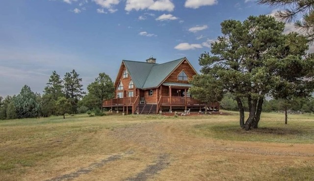 Cowboy Cabin in the Mountains - Quiet Getaway