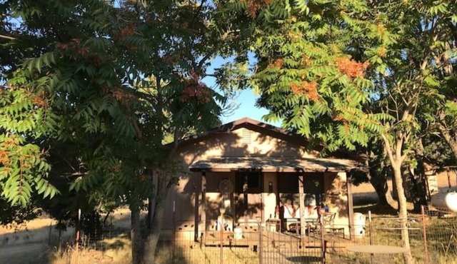 Cowboy Cabin Rustic cottage near Wine Country