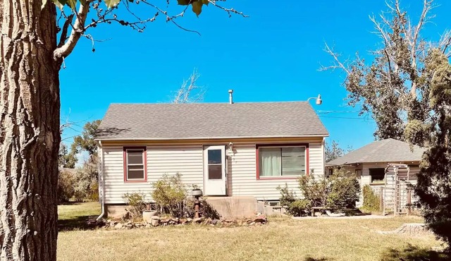 Cowboy Chic: 4-bedroom home with backyard fire pit