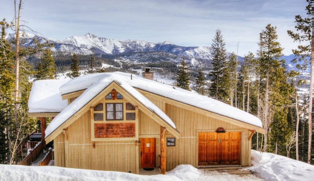 Cowboy-Chic, Ski-In/Ski-Out Home with Mountain Views!
