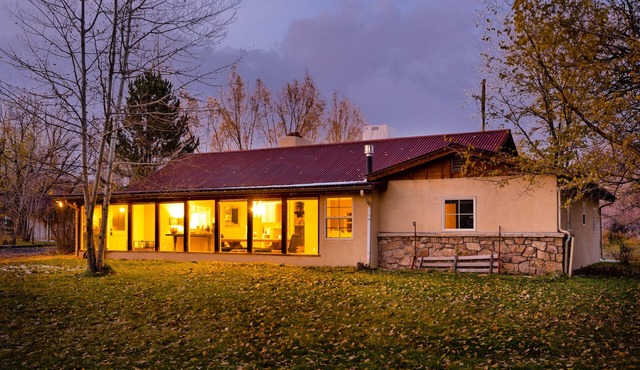 Cowboy Cottages - Cottage B