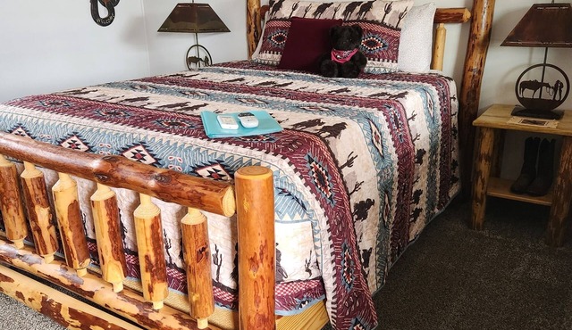 Cowboy Country Inn - Queen Room