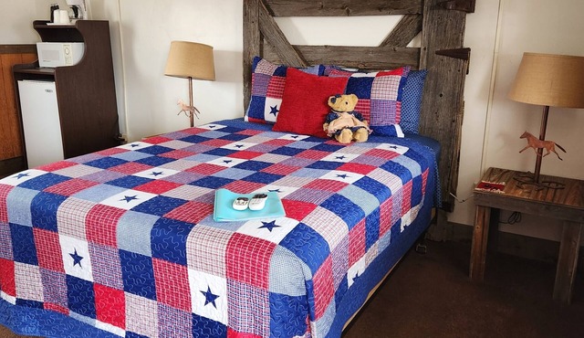 Cowboy Country Inn - Two-room Suite