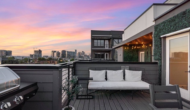 Cowboy Country - Private Rooftop With Hot Tub!