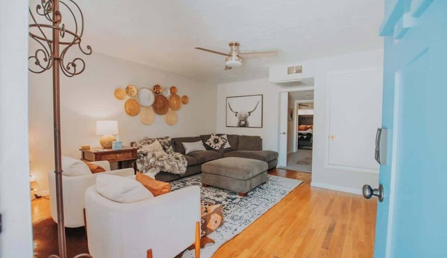 Cowboy Den+Hot Tub+Game Room+No Pet Fee!