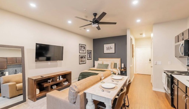 Cowboy Luxe - Chic Studio Apartment
