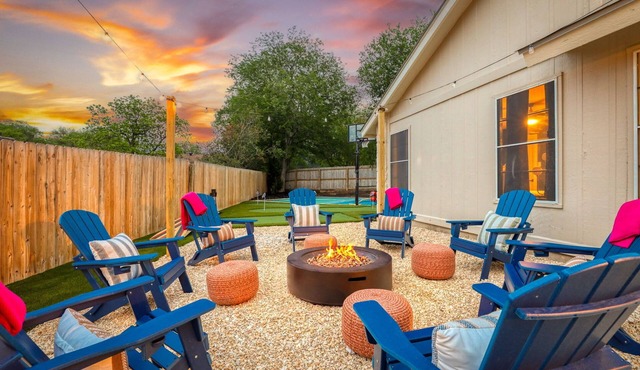 Cowboy Luxe Retreat Pool, Putt Putt, Pickleball