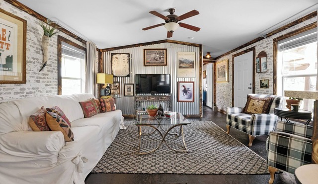 Cowboy Palace on Moonhill Farm - 2 bed - 2 bath, w/full kitchen