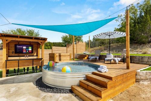 Cowboy Ridge Heated Pool, Fire Pits, Sleeps 12
