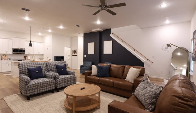 Cowboy's Condo/Steps to Stadium
