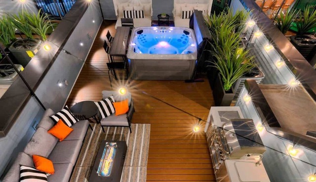 Cowboy Saloon! Lux Nash Stay-Hot Tub+Pool! 9 beds!