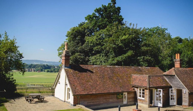 Cowdray Lodge B&B rooms