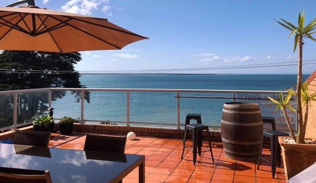 COWES BEACHFRONT RETREAT - WiFi + Netflix