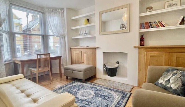 Cowes retreat - ferry discount available