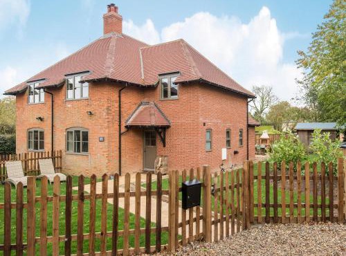 Cowslip Cottage-Ukc2457