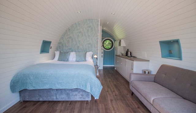 Cowslip Pod - Glamping for 4 Guests