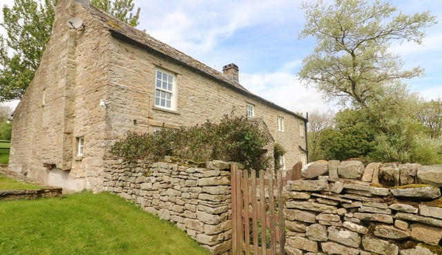 COWSTONEGILL, family friendly, with open fire in West Burton