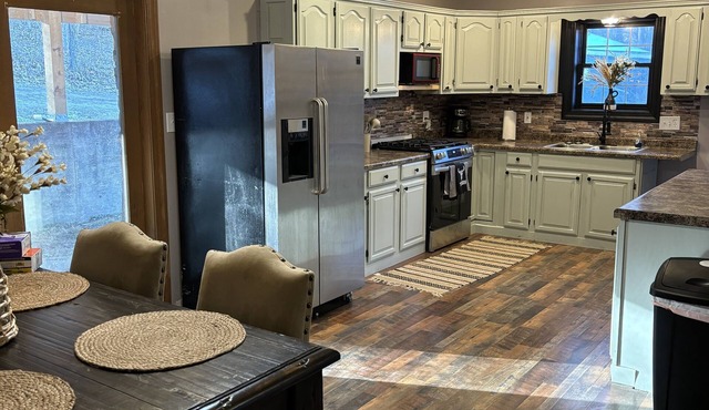 Cowtown at Piney River Ranch; Charming Farm House in Houston, MO