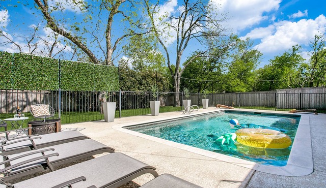 Cowtown Oasis w/Gated Pool, Huge Backyard, BBQ!