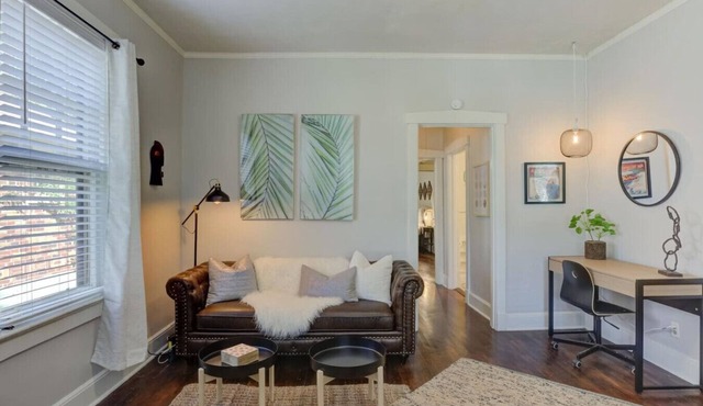 Cox A · Memorable Nomad Haven! Walk to Cooper Young`s Best