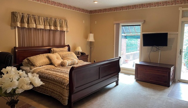 Cox Haven- Beautiful & Spacious 2BR/2.5 Bath Home with working Cattle farm