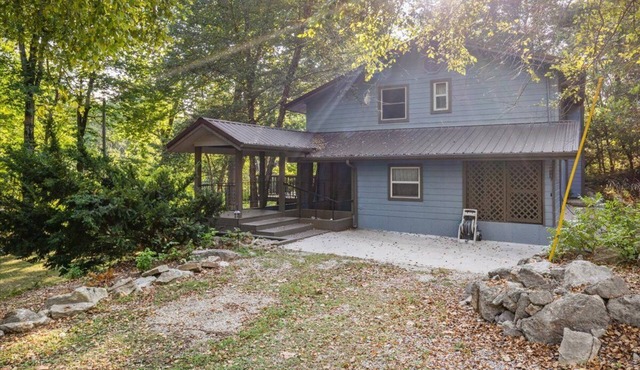 Cox Riverside Retreat - 32 miles to Springfield