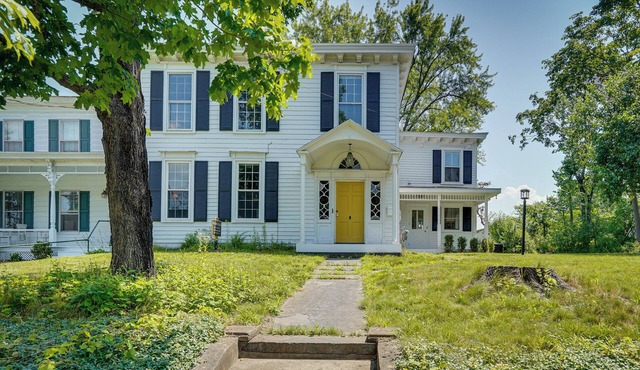 Coxsackie Home w/River Views: Walk to The Wire!