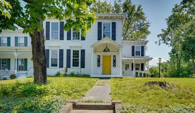 Coxsackie Home w/River Views: Walk to The Wire!