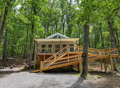Coyote Cabin at Woodland Retreat at DeSoto beside DeSoto State Park