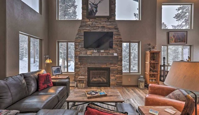 Coyote Cottage Retreat, Hot Tub, Deck, Mtn Views