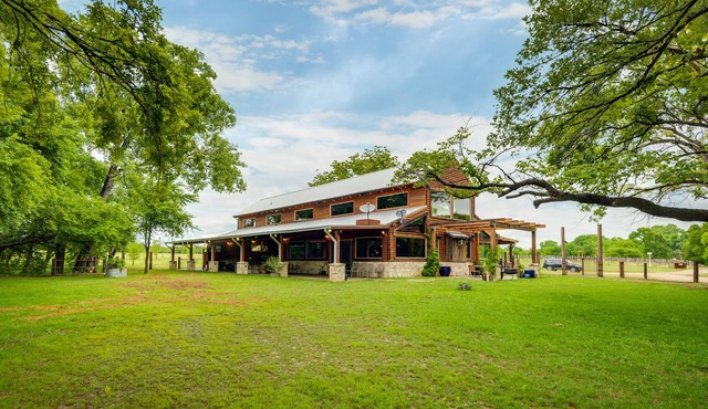 Coyote Creek Ranch - Rustic Family Reunion Ranch Or Wedding Venue