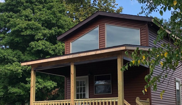 Coyote Crest - Striking Lofted Luxury Cabin, Upper Windows Overlook Tree Line