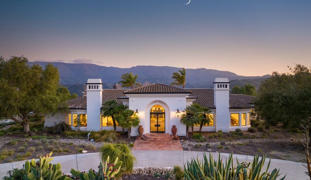 Coyote Hills Ranch & Vineyard with pool & spa!