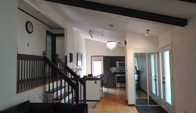 Cozy 4-bdrm bungalow with fireplace in Saint-Bruno/National Park/Ski/Spa Forëna