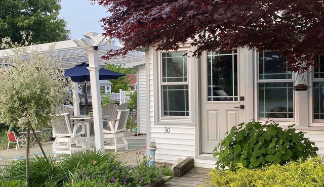 Coz~CoZzz Cottage on Lake Erie!